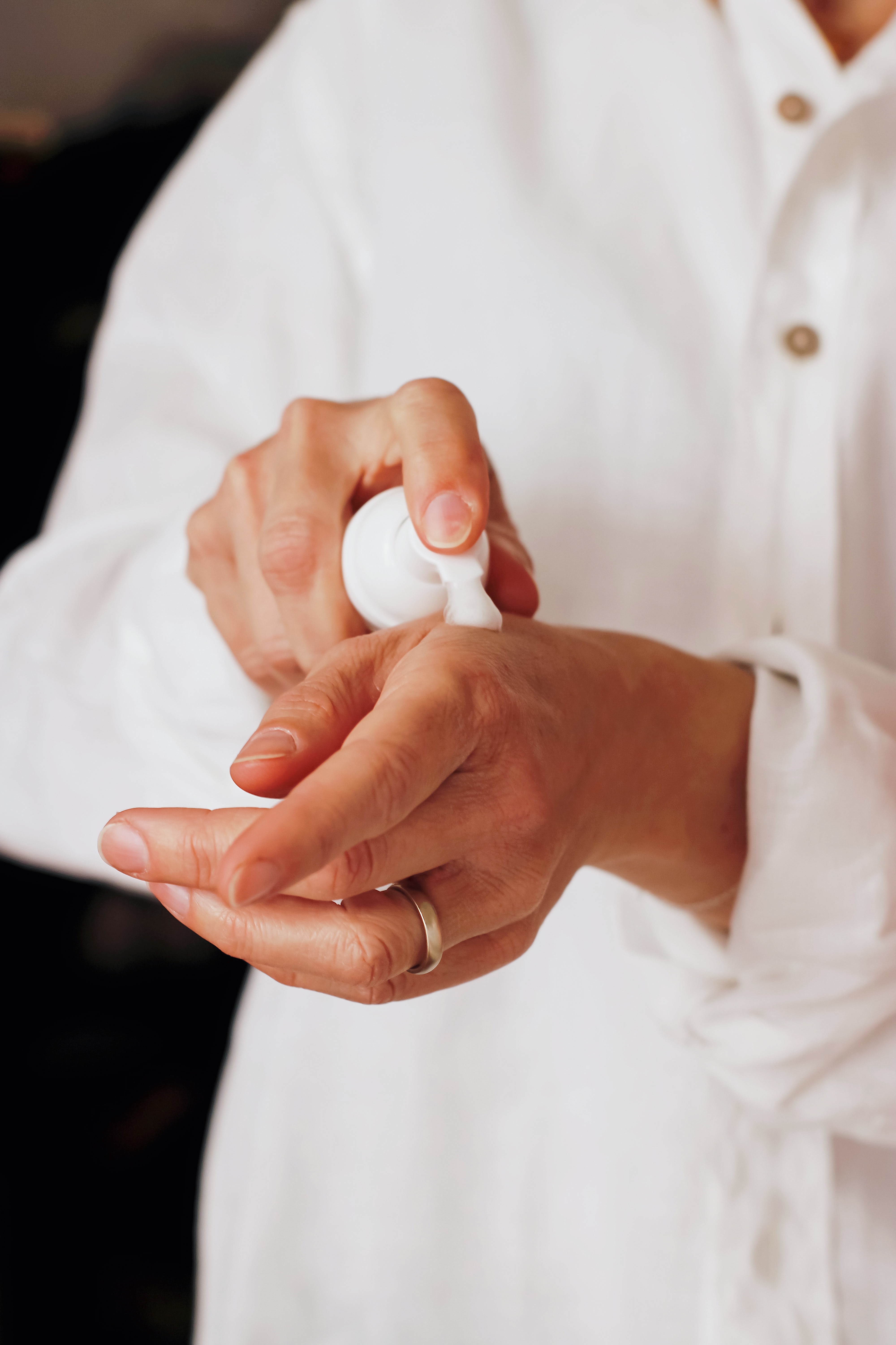 Hand model pumping hand cream 